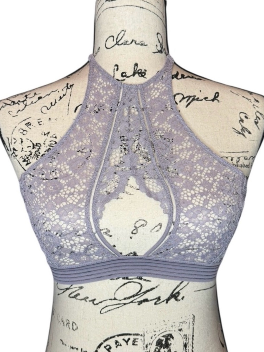 NWOT VICTORIA’S SECRET Very Sexy Keyhole Lavender Neck Lace Bra Size Small